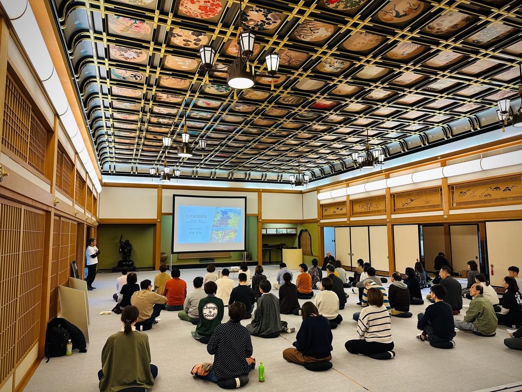 永平寺の傘松閣を復元した、絵天井の広間
永平寺町四季の森複合施設「旧傘松閣(絵天井広間)」